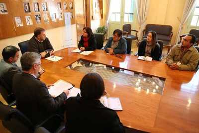 Acuerdan iniciar proceso para desprecarización laboral en enfermería - .::RADIO NACIONAL::.