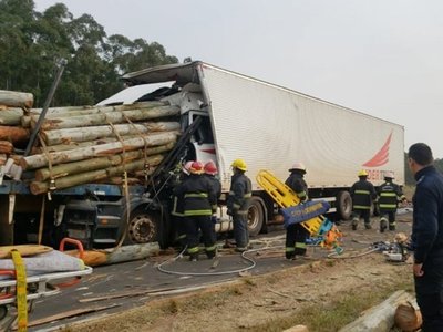 Conductor paraguayo se salvó de milagro tras grave choque