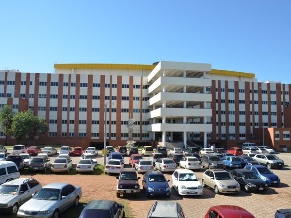 Mujer con VIH pide volver a su trabajo