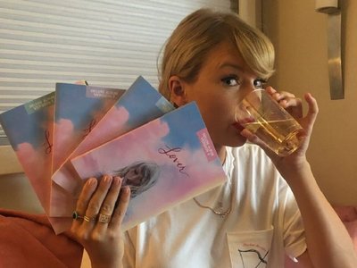 Taylor Swift estrena su nuevo sencillo: Lover