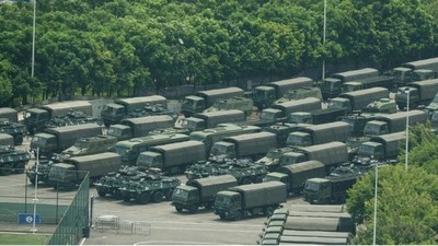 Mientras se preparan nuevas protestas, China exhibe más ejercicios intimidatorios de paramilitares en frontera con Hong Kong - ADN Paraguayo