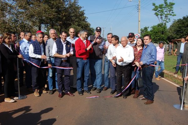 Invierten unos US$ 14 millones para mejorar caminos vecinales en Resquín - .::RADIO NACIONAL::.