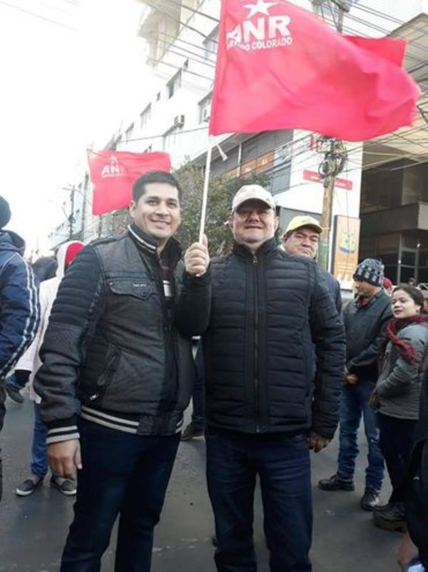 Ser hurrero, una “profesión” de chupamedias de malos políticos - Periodismo Joven - ABC Color