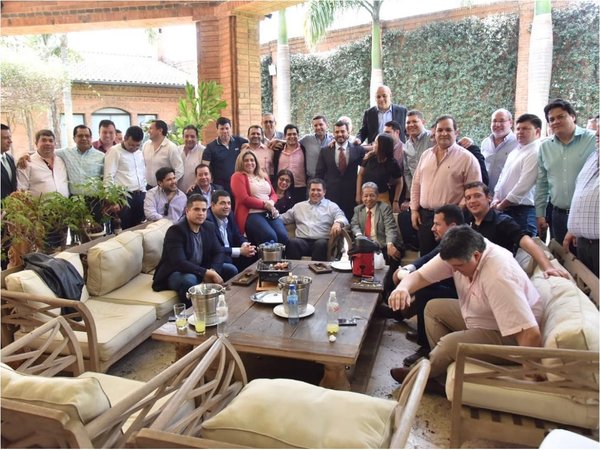 Colorados cierran la posibilidad de un juicio político a Mario Abdo y a Velázquez