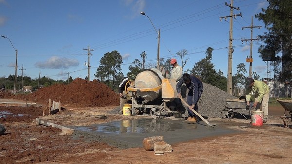 ROTONDA EN EL ACCESO A SAN COSME ESTARÁ CULMINADA EN MENOS DE UN MES