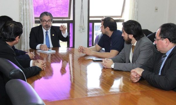 Prieto se reúne con juez Isidro «Cacho» González