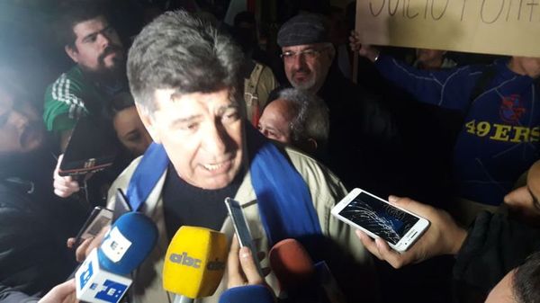 Efraín solicitó al Parlamento promover juicio político el 21 de agosto - Nacionales - ABC Color