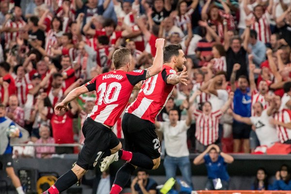 Un golazo de Aduriz le da la victoria al Bilbao sobre el Barcelona