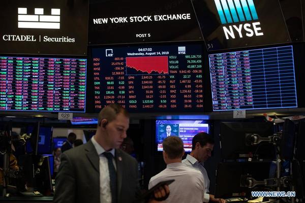 Wall Street despide una turbulenta semana agitada por el mercado de la deuda
