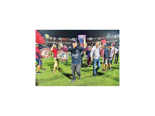 Junta homenajeará a futbolistas