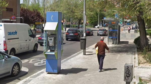 El "último" teléfono público que resiste a los celulares en Madrid » Ñanduti