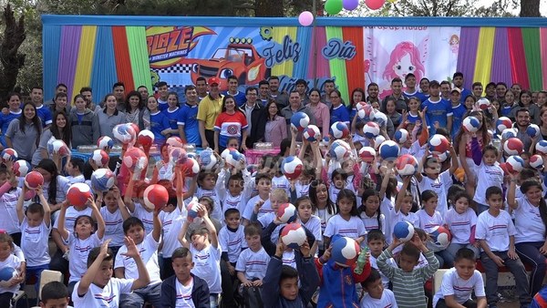 JOSÉ L. OVIEDO FESTEJÓ A LO GRANDE EL DÍA DEL NIÑO