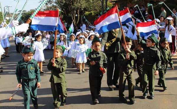 Desfile estudiantil por aniversario de la escuela Niños de Acosta Ñú | San Lorenzo Py