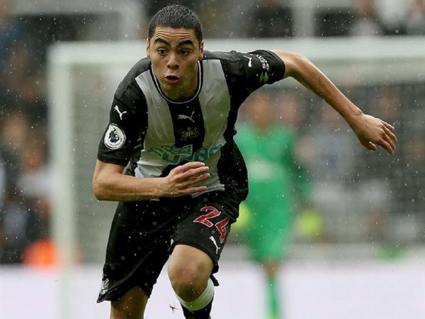 El Newcastle de Almirón vuelve a caer en la Premier