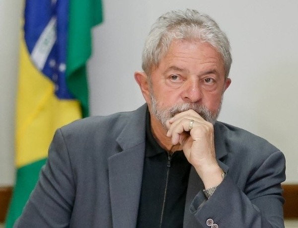 Lula afirma que quiere salir de la cárcel solo con el '100 % de inocencia'