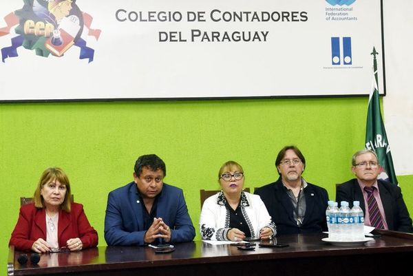 Contadores pide que confirmen a Orué y rechaza regreso de Marta - Economía - ABC Color