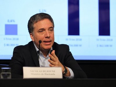 Ministro de Hacienda argentino dimite tras terremoto financiero