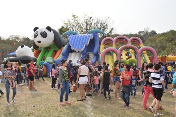 Multitudinario festejo del Día del Niño en Caacupé - Nacionales - ABC Color
