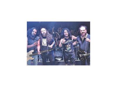 A puro metal cierran festejos de Asunción