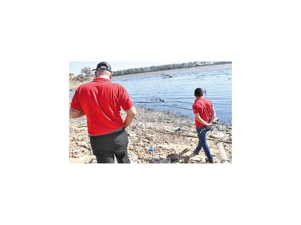 Exceso de basura es la posible causa de muerte de los peces