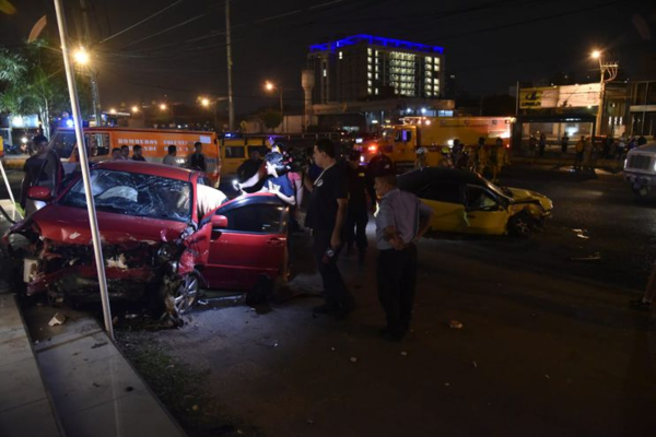 Cuatro heridos tras accidente de tránsito