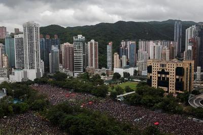 Manifestantes abarrotan las calles de Hong Kong pese al calor y las fuertes lluvias | .::Agencia IP::.