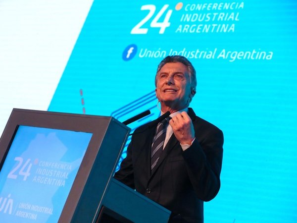 Macri hace cambios en su gabinete para encarar crisis