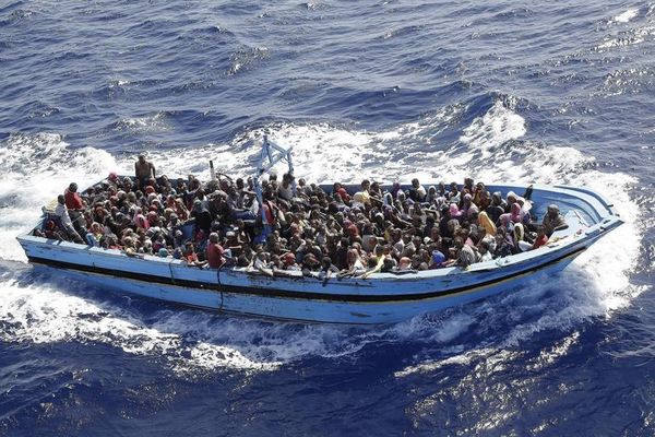 Más de 300 migrantes rescatados frente a la costa de Libia - Mundo - ABC Color