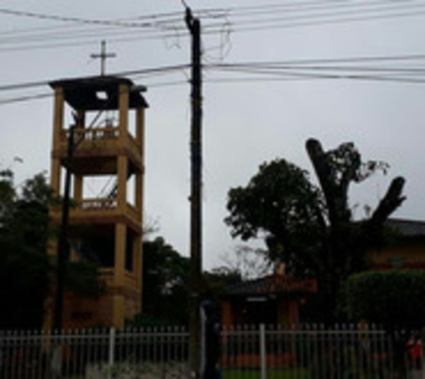 Vándalos destrozan iglesia de Coronel Oviedo - Paraguay.com