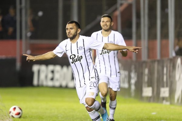 Libertad vence a River y es único líder del Clausura