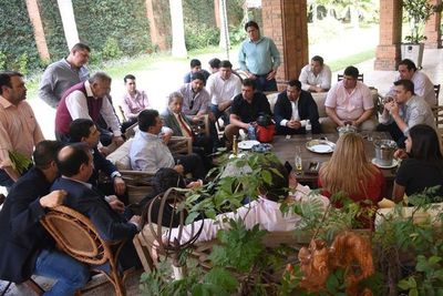 Abdo recibe  a diputados cartistas - Política - ABC Color