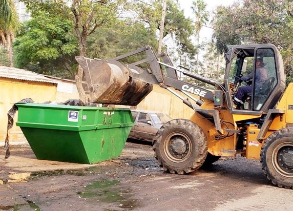 Damnificados dejaron plazas destrozadas y llenas de basura - Locales - ABC Color