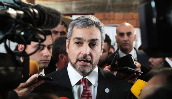 Mario Abdo Benítez recibe este lunes a las bancadas de diputados de su partido