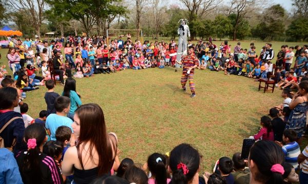 Intendente festejó con los niños del Km. 12 y anunció obras para la zona del vertedero