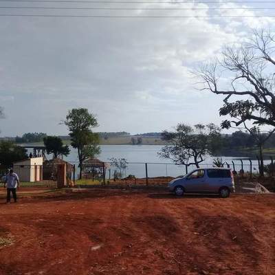 En el km 10 Acaray exigen que autoridades de intervengan ante ocupación de franja del lago