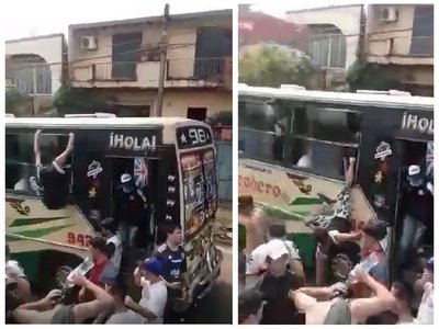 Cayó del techo del colectivo y resucitó para ir al estadio