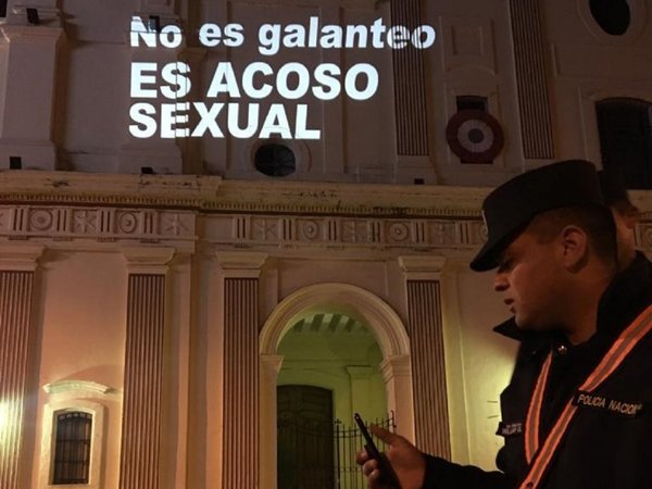 Caso Kriskovich: Manifestación artística contra acoso en la Catedral Metropolitana