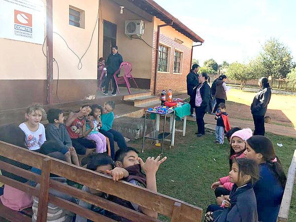 En Itakyry brindaron charlas a niños en edad escolar