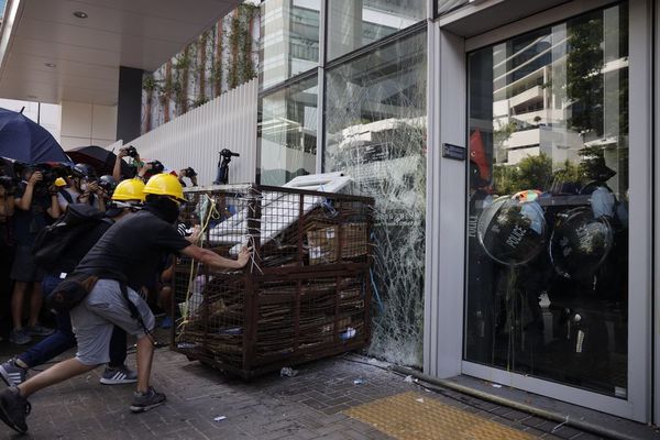 Trump advierte a China que violencia en Hong Kong puede repercutir en acuerdo comercial