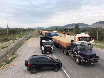 Mineros cierran ruta en Vallemí en busca de mejores precios - Nacionales - ABC Color
