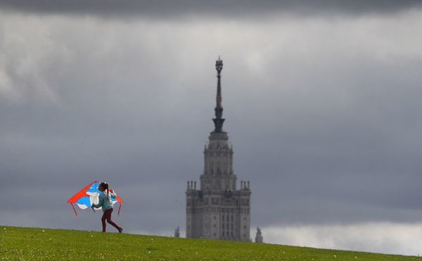 Grafiteros de todo el mundo “despiertan” ciudad dormitorio en Moscú - Artes Plásticas - ABC Color