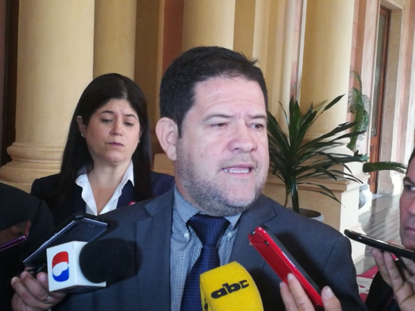 Mario Abdo destituye de su cargo al presidente de IPS