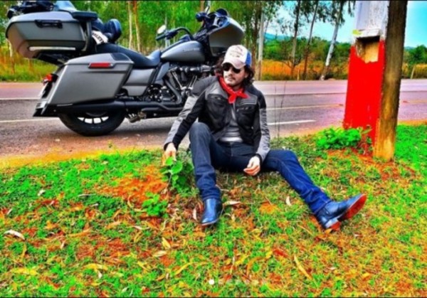 Mario Cimarro Sigue Paseando En Moto Por Paraguay