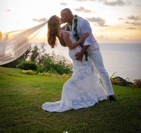 Dwayne “The Rock” Johnson se casa en Hawái - Gente - ABC Color