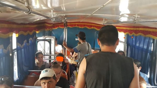 Proponen prohibir que vendedores informales suban en buses de internos de pasajeros | San Lorenzo Py