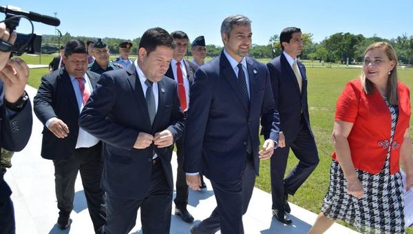 Rodríguez habla de renuncia y Velázquez de destitución - Nacionales - ABC Color