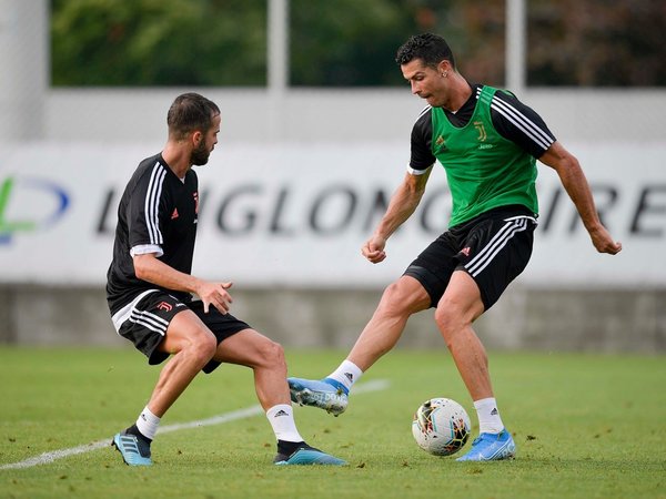 Cristiano vuelve a trabajar con Juventus en una sesión sin Sarri