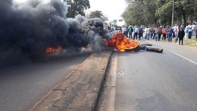 Tomateros cierran ruta en Coronel Oviedo