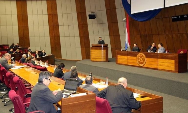 HOY / Acta secreta, en día uno de la comisión bicameral apuntan hacia la Cancillería