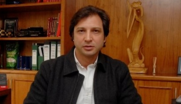 Abdo Benítez acepta renuncia de asesor